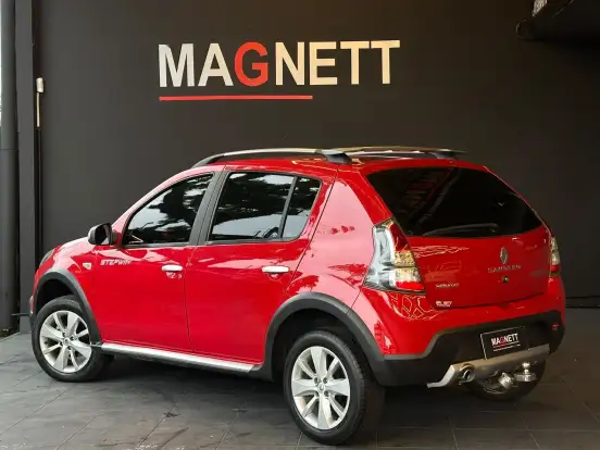 RENAULT-SANDERO-2012