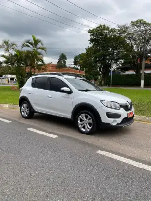 RENAULT-SANDERO-2015