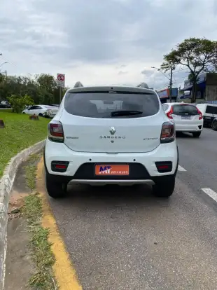 RENAULT-SANDERO-2015