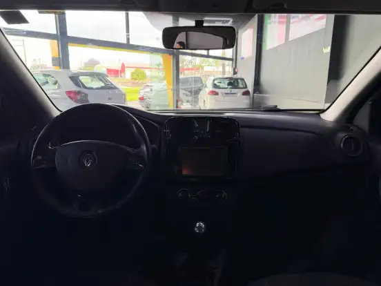 RENAULT-SANDERO-2015
