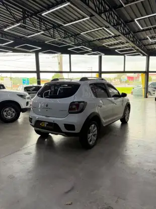 RENAULT-SANDERO-2015