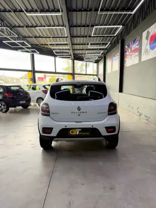 RENAULT-SANDERO-2015