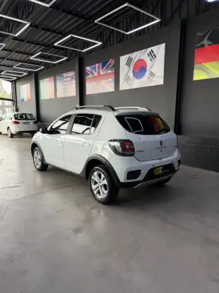 RENAULT-SANDERO-2015