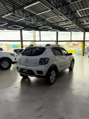 RENAULT-SANDERO-2015