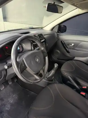 RENAULT-SANDERO-2015