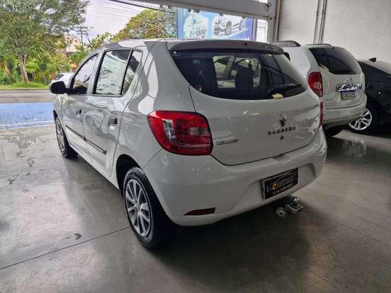 RENAULT-SANDERO-2017