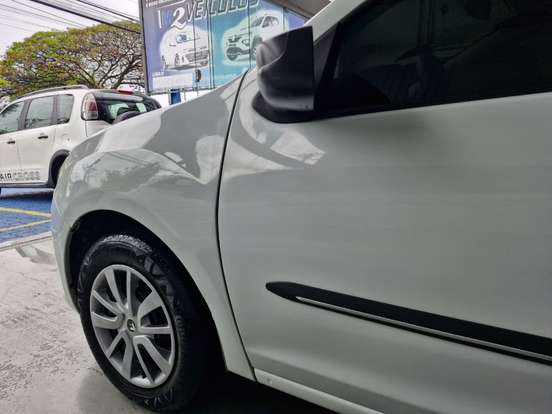 RENAULT-SANDERO-2017