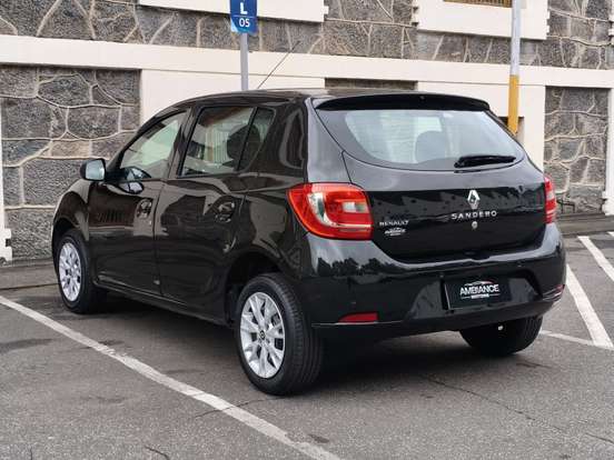 RENAULT-SANDERO-2018