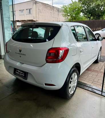 RENAULT-SANDERO-2017