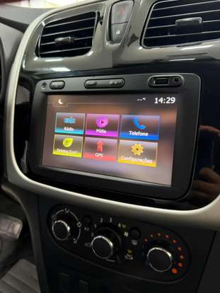 RENAULT-SANDERO-2017