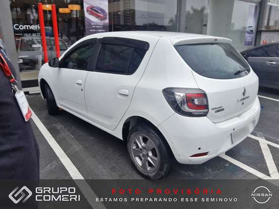 RENAULT-SANDERO-2017