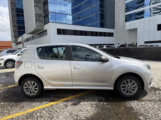 RENAULT-SANDERO-2021