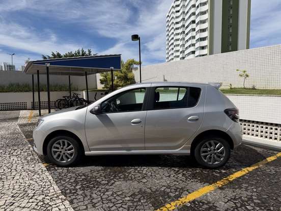 RENAULT-SANDERO-2021