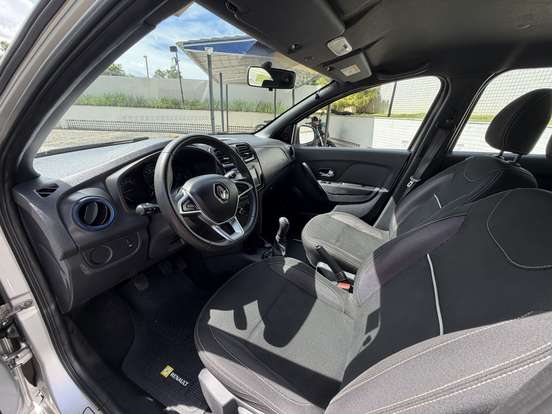 RENAULT-SANDERO-2021