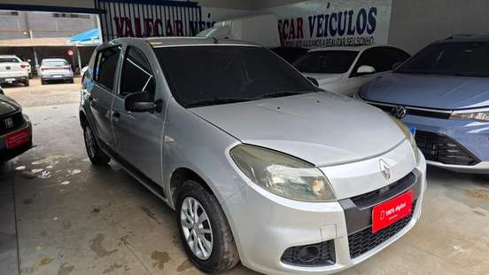 RENAULT-SANDERO-2013