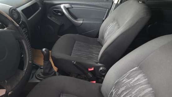 RENAULT-SANDERO-2013