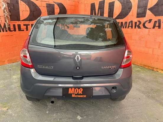 RENAULT-SANDERO-2010