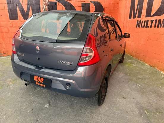 RENAULT-SANDERO-2010