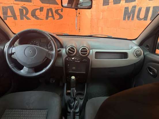 RENAULT-SANDERO-2010