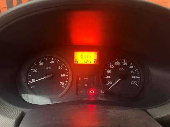 RENAULT-SANDERO-2010