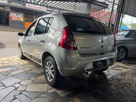 RENAULT-SANDERO-2009