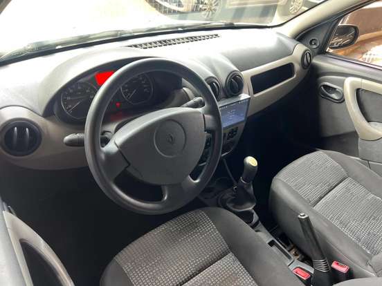 RENAULT-SANDERO-2009