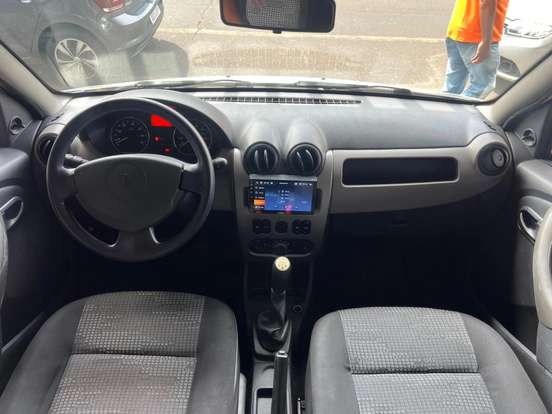 RENAULT-SANDERO-2009