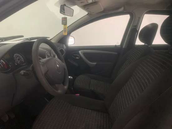 RENAULT-SANDERO-2011