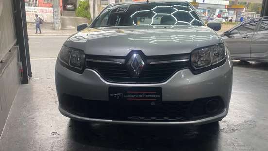 RENAULT-SANDERO-2015