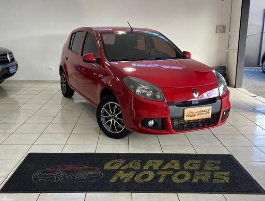 RENAULT-SANDERO-2014