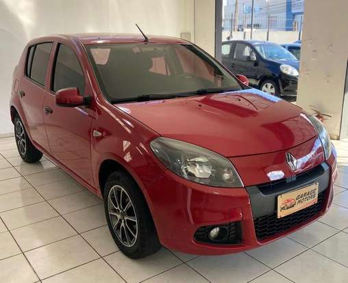 RENAULT-SANDERO-2014