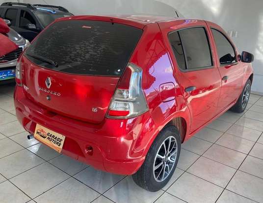 RENAULT-SANDERO-2014