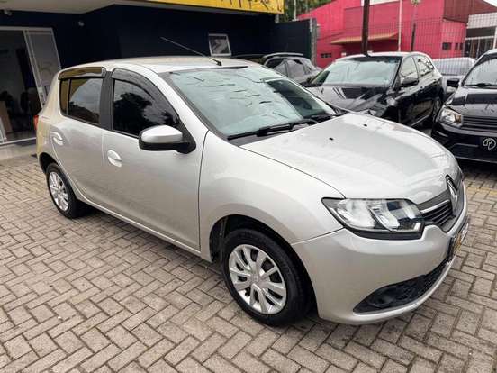 RENAULT-SANDERO-2015