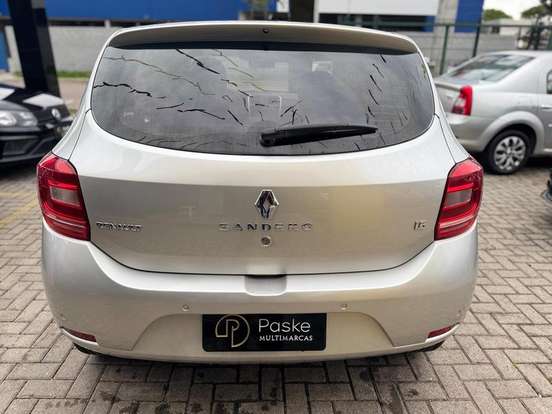 RENAULT-SANDERO-2015