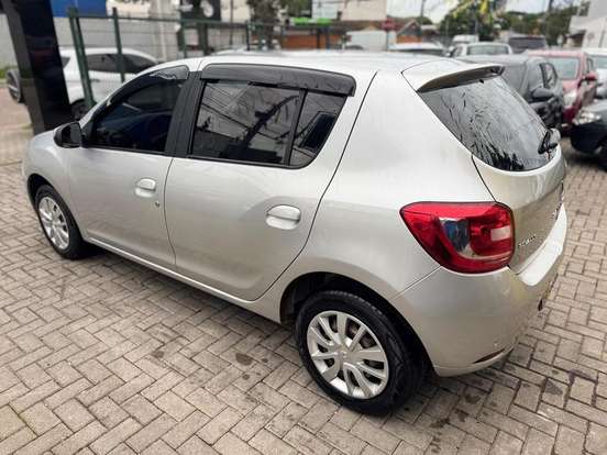 RENAULT-SANDERO-2015