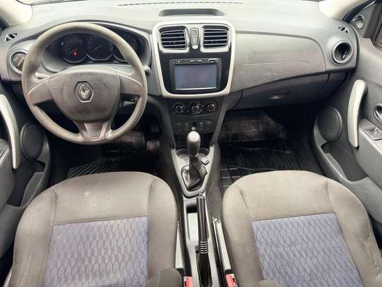 RENAULT-SANDERO-2015