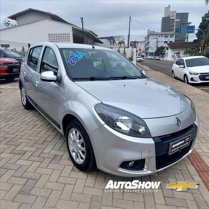 RENAULT-SANDERO-2013