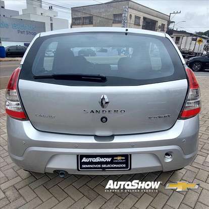 RENAULT-SANDERO-2013