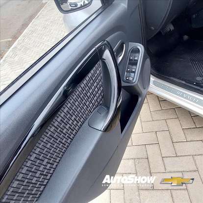 RENAULT-SANDERO-2013