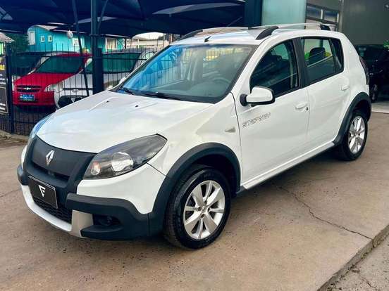 RENAULT-SANDERO-2013