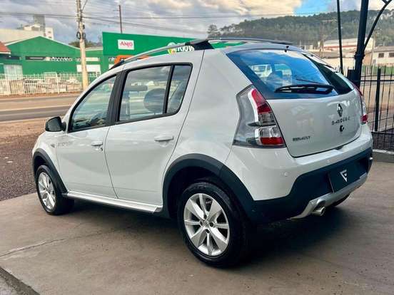 RENAULT-SANDERO-1.6 STEPWAY 16V FLEX 4P AUTOMÁTICO RENAULT-SANDERO-2013