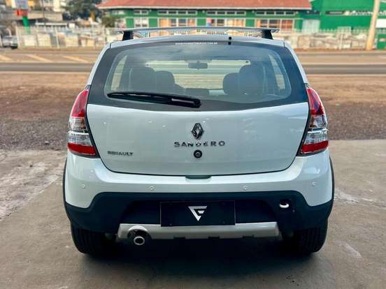 RENAULT-SANDERO-1.6 STEPWAY 16V FLEX 4P AUTOMÁTICO RENAULT-SANDERO-2013