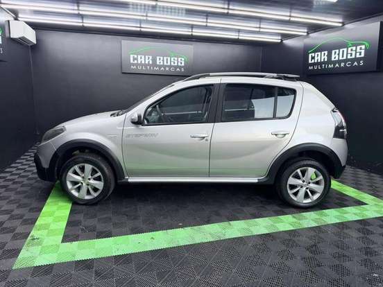 RENAULT-SANDERO-2012