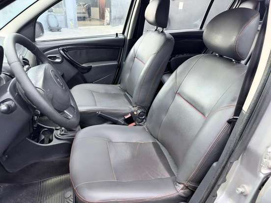 RENAULT-SANDERO-2012