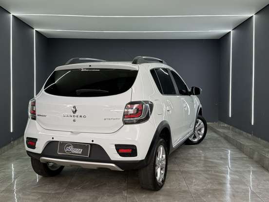 RENAULT-SANDERO-2015