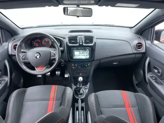 RENAULT-SANDERO-2021