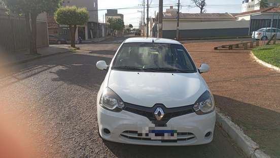 RENAULT-CLIO-2015