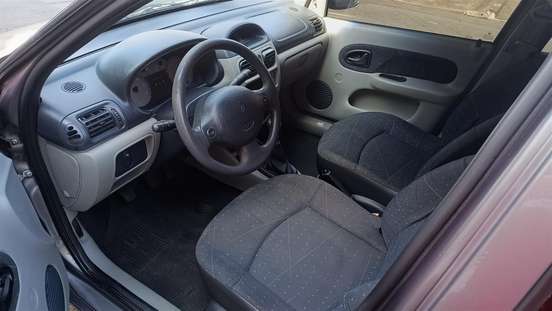 RENAULT-CLIO-2005