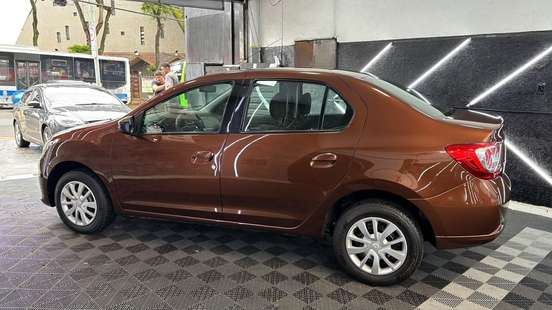 RENAULT-LOGAN-2014