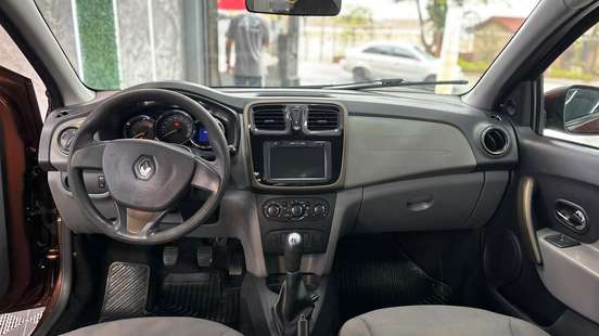 RENAULT-LOGAN-2014